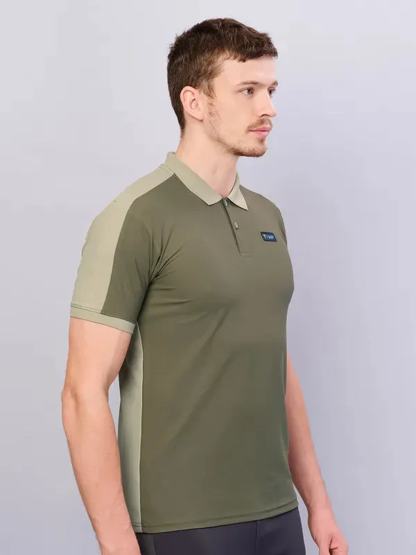 Men Colorblock Slim Fit Polo T-shirt with MATPIQ